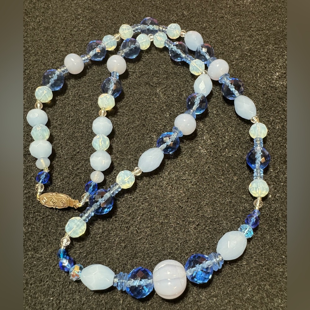 Vintage Blue Faceted Crystal Graduated Bead 19" Necklace
